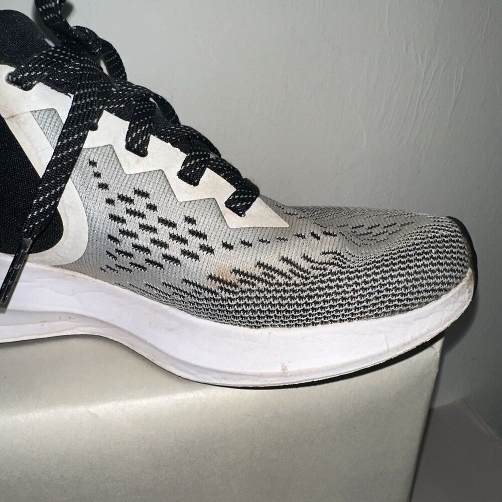 Nike Air Zoom Winflo 6 Womens Size 7 Gray White Sneakers Running AQ8228-103 - Picture 2 of 9